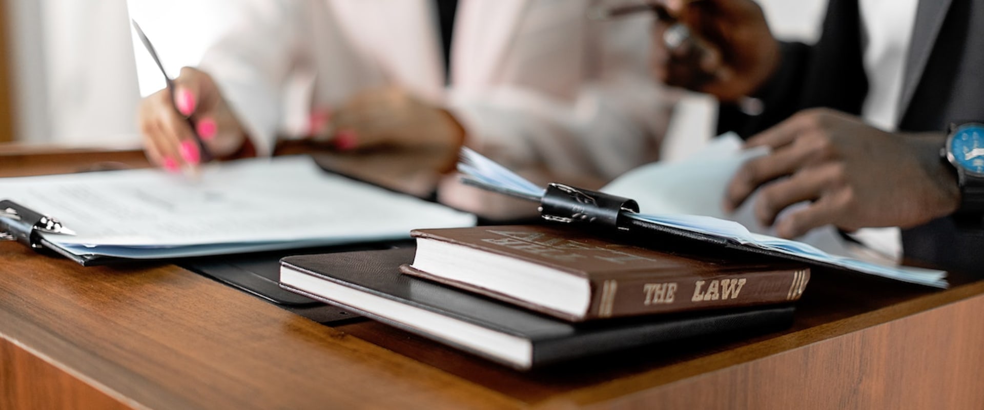 How Construction Lawyers Help Contractors When Having Issues With A Home Buying Company In Brisbane