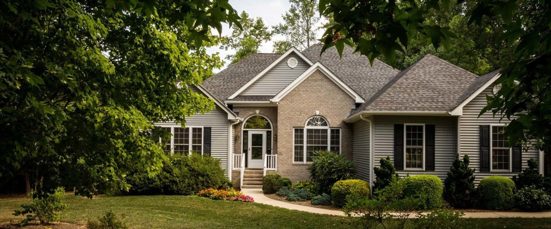 What is the process of buying a house step by step?